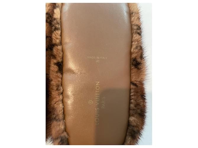 Louis Vuitton Pelzpantoffeln Beige - Ansicht 3