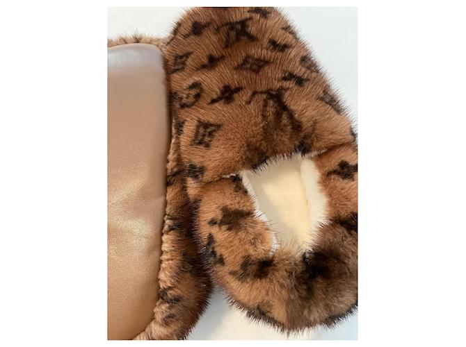 Louis Vuitton Pelzpantoffeln Beige - Ansicht 4
