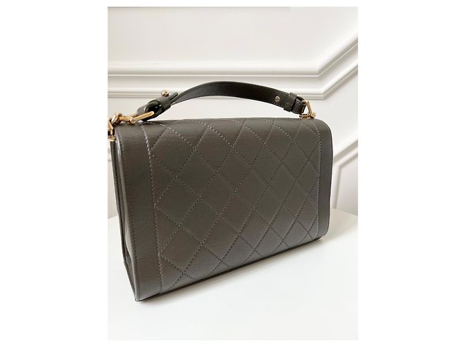 Mademoiselle Chanel Handtasche aus Leder olivgrün - Ansicht 11