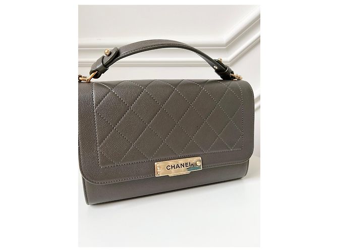 Mademoiselle Chanel Handtasche aus Leder olivgrün - Ansicht 12