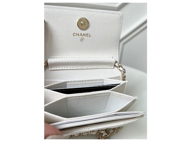 Wallet On Chain Tarjetero con cadena Chanel blanco de piel - vista 4