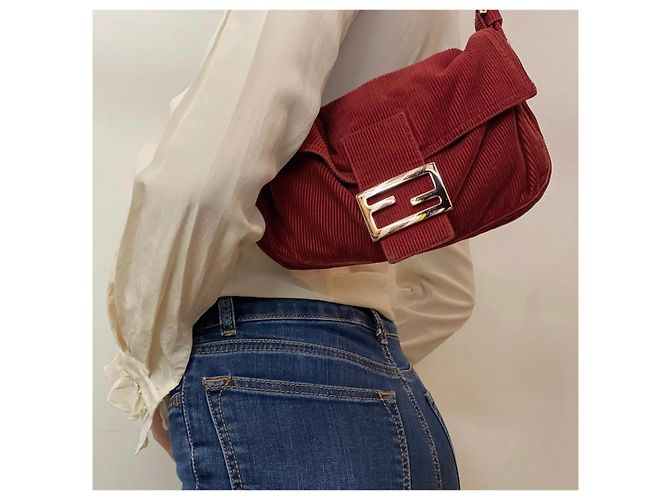 Fendi Baguette Rossa in Tessuto Rosso - vista 2