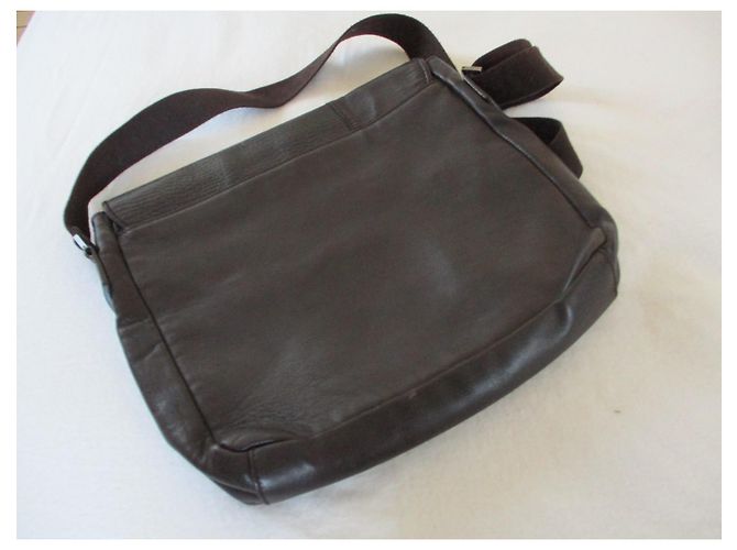 Salvatore Ferragamo Chocolate leather messenger bag. Dark brown - view 3