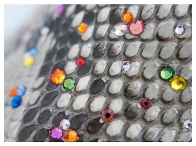 Sneakers Christian Louboutin in pelle di serpente e cristalli - vista 3