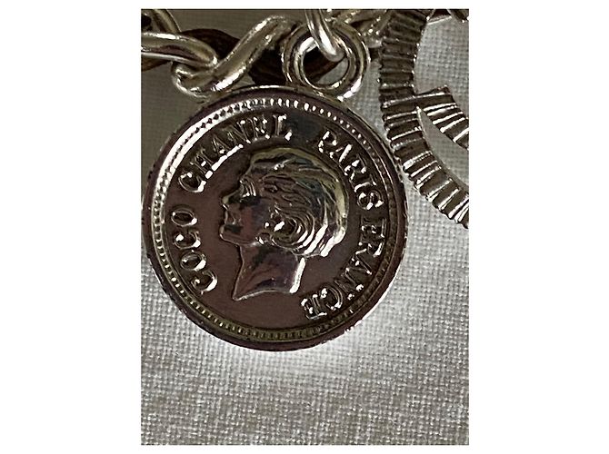 Braccialetto con ciondoli Chanel in acciaio argento e oro Silver hardware Gold hardware - vista 5
