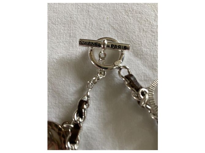Braccialetto con ciondoli Chanel in acciaio argento e oro Silver hardware Gold hardware - vista 9