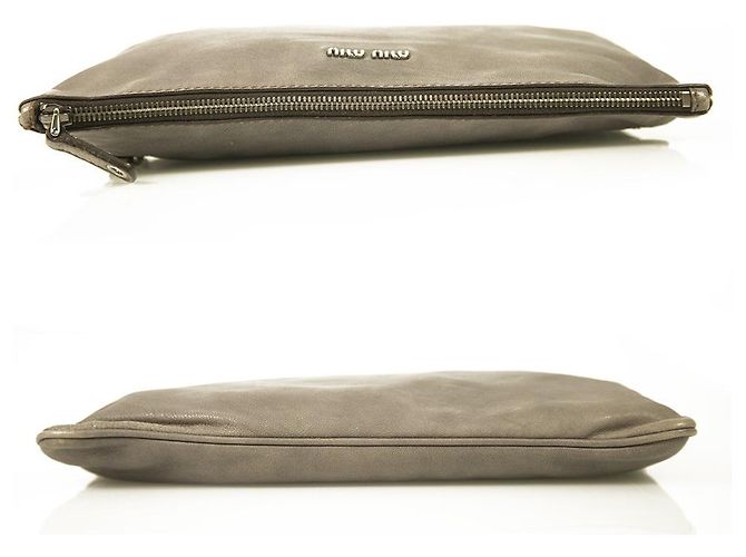 Mittelgroße Clutch aus grauem Leder in Distressed-Optik von Miu Miu mit Gunmetal-Hardware - Ansicht 3