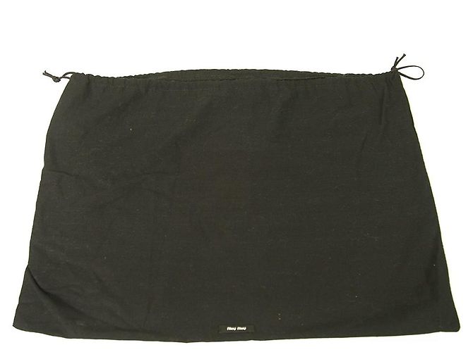 Mittelgroße Clutch aus grauem Leder in Distressed-Optik von Miu Miu mit Gunmetal-Hardware - Ansicht 9
