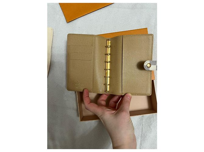 Louis Vuitton Endbox de piel beige - vista 6