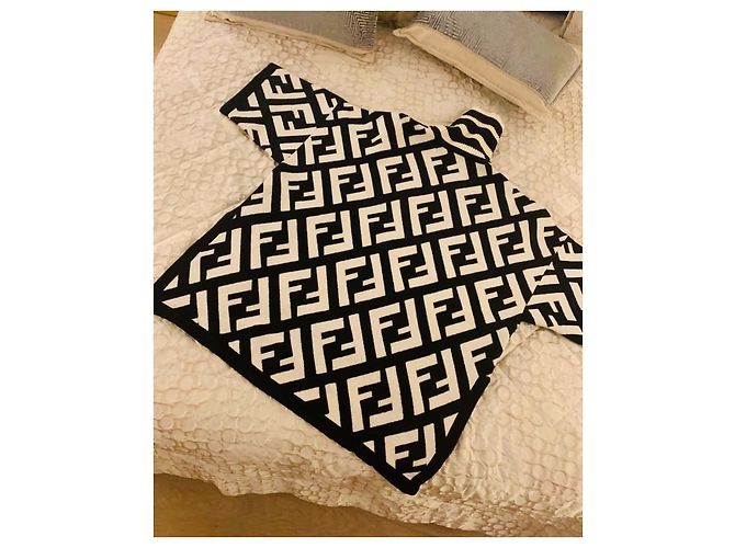 Fendi oversize suéter poncho FF logo negro blanco - vista 10