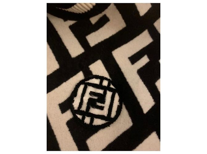 Fendi oversize suéter poncho FF logo negro blanco - vista 12