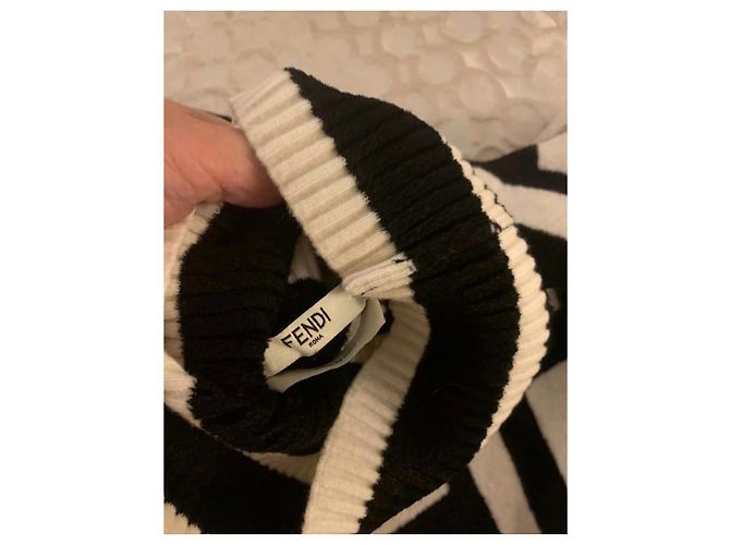 Fendi oversize suéter poncho FF logo negro blanco - vista 13