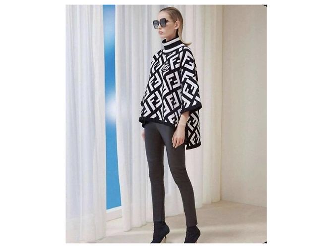 Fendi oversize suéter poncho FF logo negro blanco - vista 7