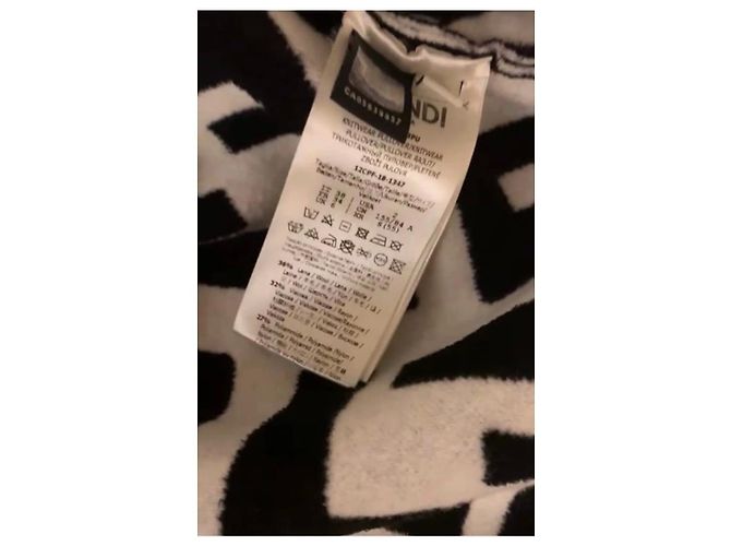 Fendi oversize suéter poncho FF logo negro blanco - vista 8