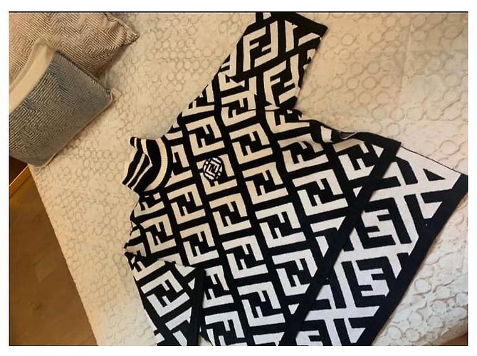 Fendi oversize suéter poncho FF logo negro blanco - vista 9