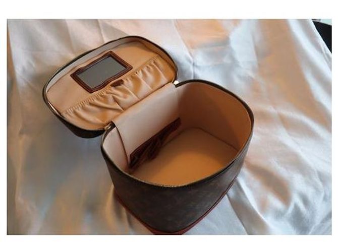 Louis Vuitton Vanity Nice Borsa da Viaggio Marrone - vista 10