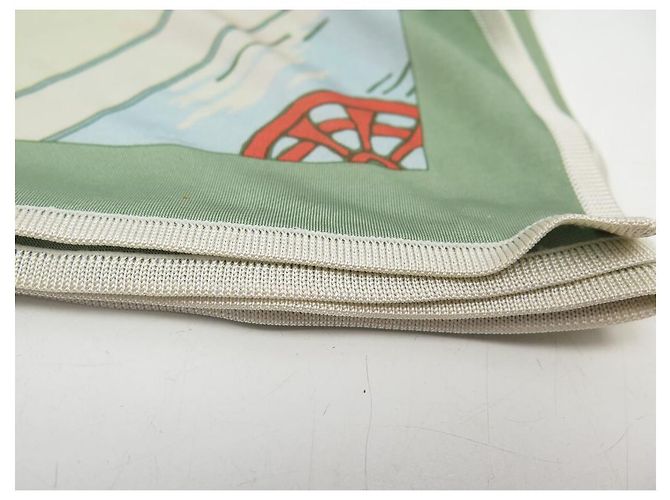 Omnibus Hermès JOGO DE LENÇO HERMES DE ÔNIBUS E BRANCO JERSEY QUADRADO DE SEDA 90 lenço Verde - vista 11