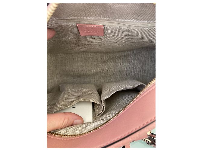 Borsa a mano Gucci MicroGuccisima in pelle rosa - vista 3