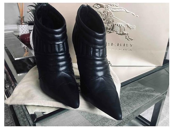 BOTAS DE TORNOZELO Burberry EM TAMANHO DE COURO 41 Excelente état Preto - vista 2