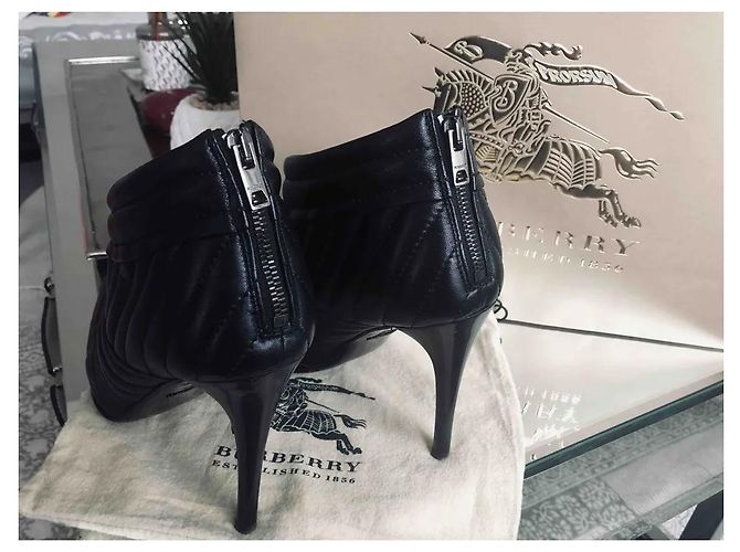 BOTAS DE TORNOZELO Burberry EM TAMANHO DE COURO 41 Excelente état Preto - vista 4