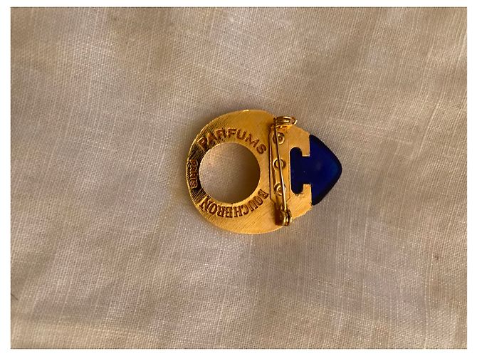 Spilla Boucheron in metallo dorato e resina 5 x 3 D'oro - vista 2