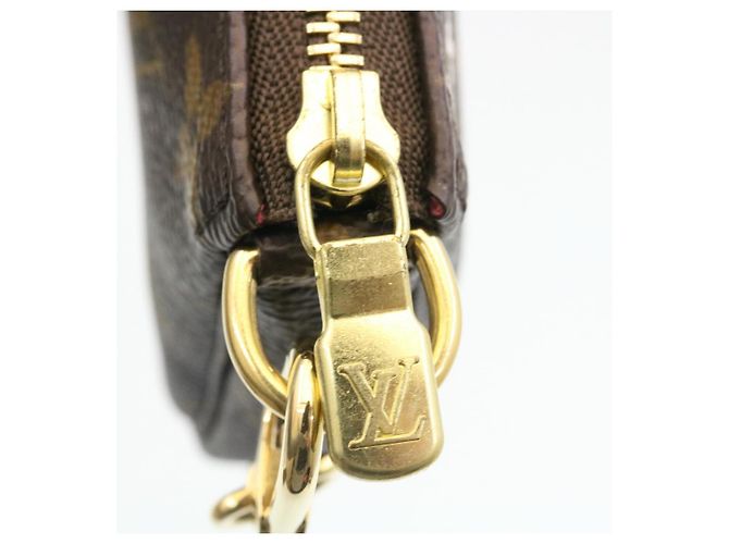 LOUIS VUITTON Monogram Vivienne Mini Pochette Accessoires M68490 auth 27893 - vue 17