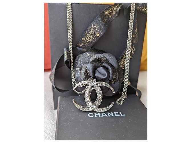Chanel CC B15C Collana lunga in cristallo con logo Dubai Moon Argento - vista 2