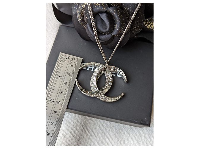 Chanel CC B15C Collana lunga in cristallo con logo Dubai Moon Argento - vista 5