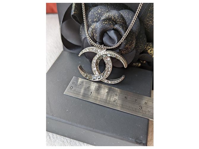 Chanel CC B15C Collana lunga in cristallo con logo Dubai Moon Argento - vista 6