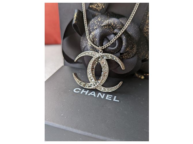 Chanel CC B15C Collana lunga in cristallo con logo Dubai Moon Argento - vista 8