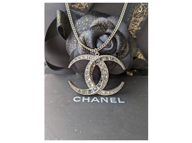 Chanel CC B15C Collana lunga in cristallo con logo Dubai Moon Argento - vista 9