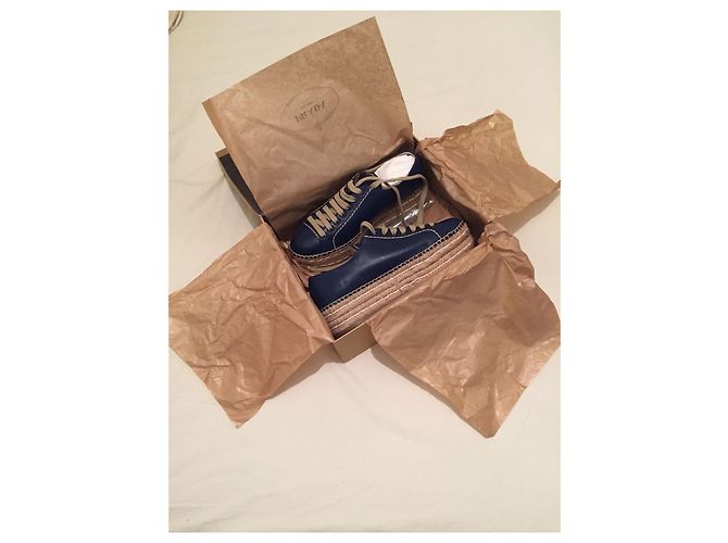Sneakers Prada in pelle blu - vista 2