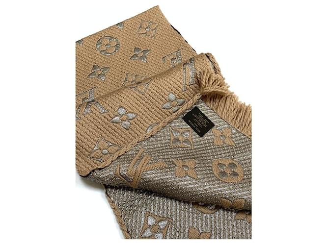 Montsouris Louis Vuitton Sciarpa Logomania beige brillante - vista 2