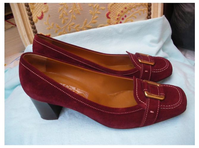 Décolleté Salvatore Ferragamo in camoscio rosso scuro - vista 11