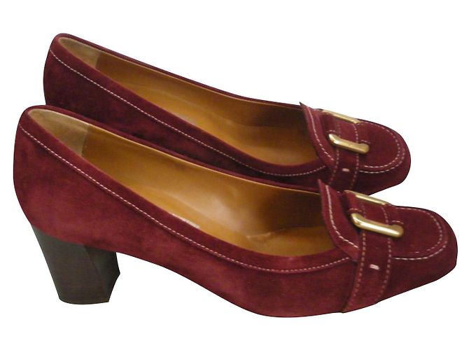 Décolleté Salvatore Ferragamo in camoscio rosso scuro - vista 2