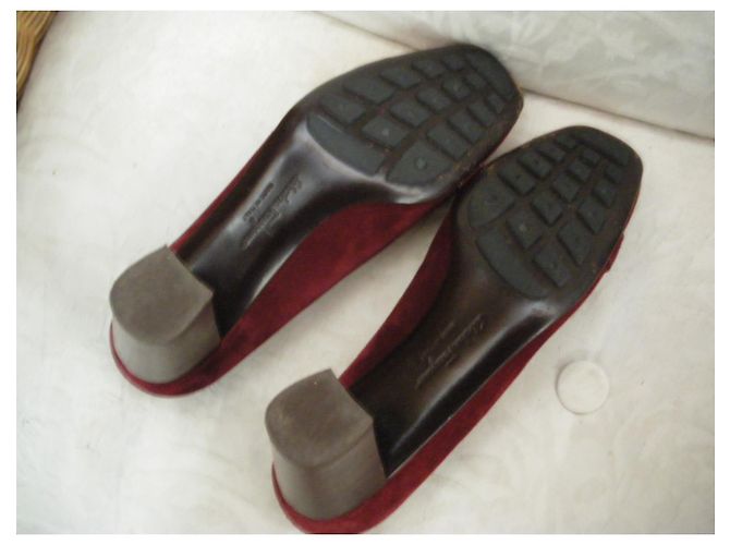 Décolleté Salvatore Ferragamo in camoscio rosso scuro - vista 6