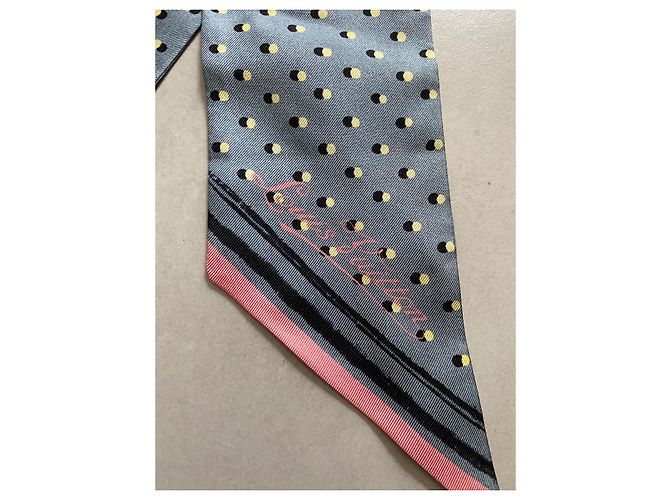 Cerchietto Louis Vuitton in seta grigio - vista 2