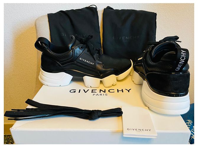Mandíbula Givenchy - vista 4