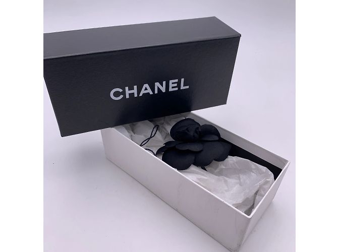 Chanel Spilla vintage con fiore di seta nera Camelia Camelia Nero - vista 4