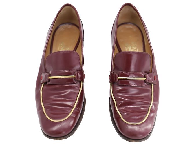 Mocassini Salvatore Ferragamo con Accento Oro in Pelle Bordeaux - vista 2