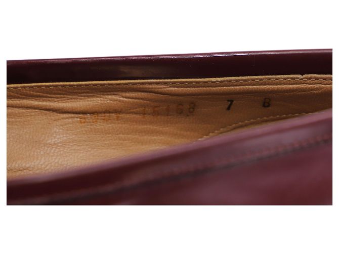 Mocassini Salvatore Ferragamo con Accento Oro in Pelle Bordeaux - vista 7