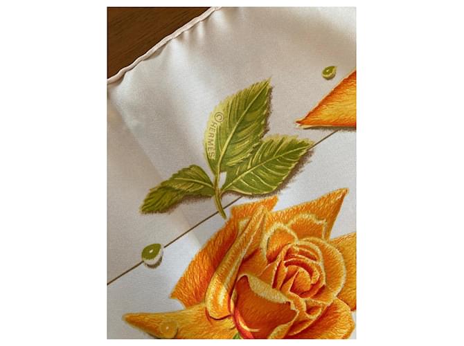 Hermès Hermes quadrato "Rose" Arancione Bianco sporco - vista 3
