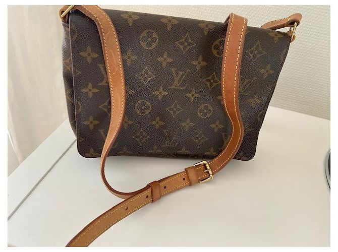Louis Vuitton Musette Tango lungo M51388 Marrone - vista 9