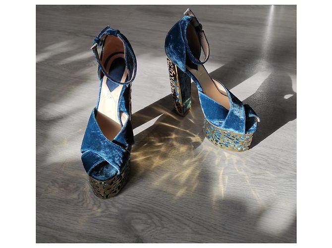Tacchi Elie Saab in velluto blu Haute Couture - vista 11