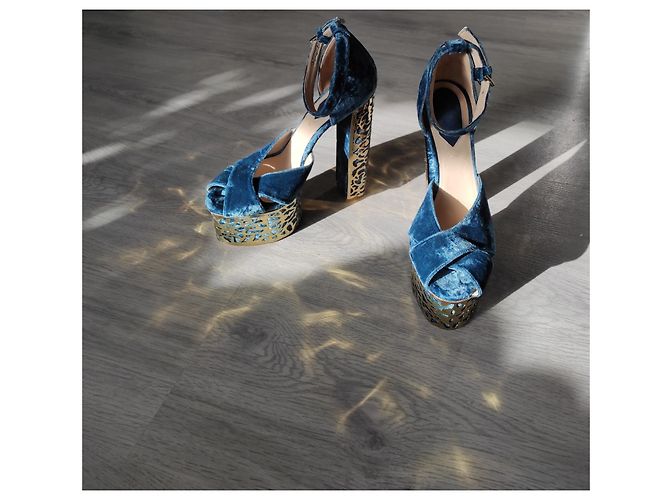 Tacchi Elie Saab in velluto blu Haute Couture - vista 12