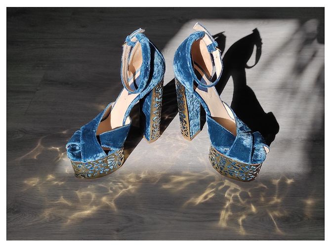 Tacchi Elie Saab in velluto blu Haute Couture - vista 5