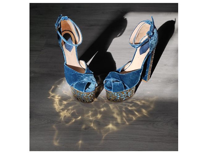 Tacchi Elie Saab in velluto blu Haute Couture - vista 6