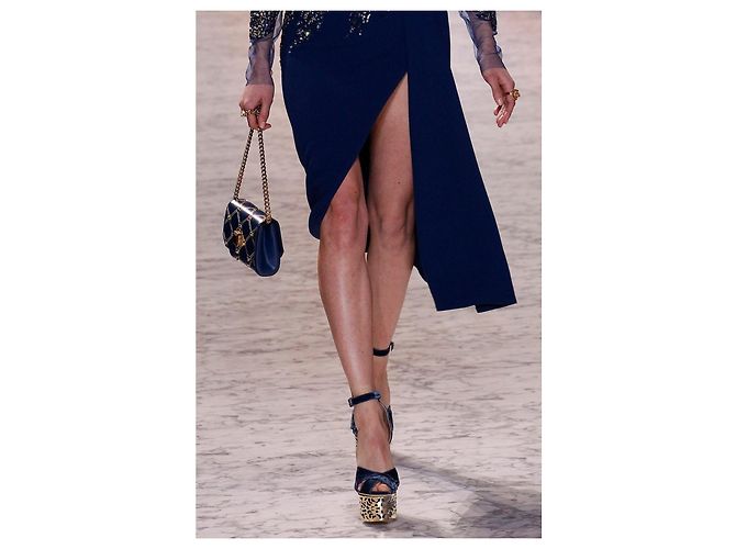 Tacchi Elie Saab in velluto blu Haute Couture - vista 8