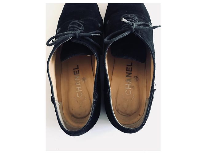 Chanel Chaussures en daim à lacets Noir - vue 15