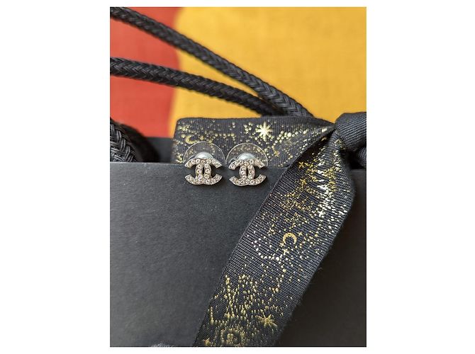 Chanel CC A14Orecchini V Classic Timeless Logo Crystal SHW Argento - vista 8